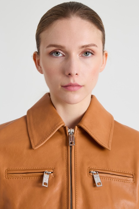 Chaqueta de cuero con bolsillos