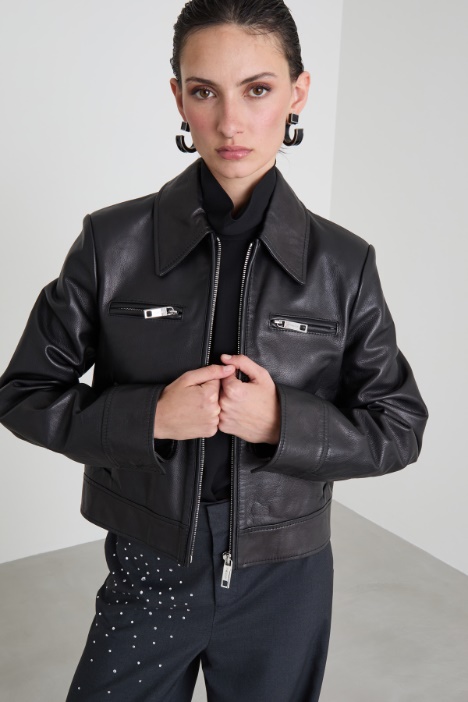 Chaqueta de cuero con bolsillos