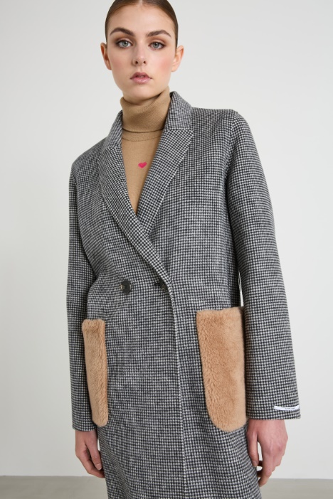 Cappotto con dettagli peluche