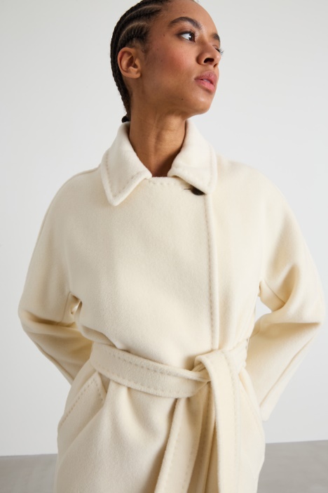 Abrigo con cinturón