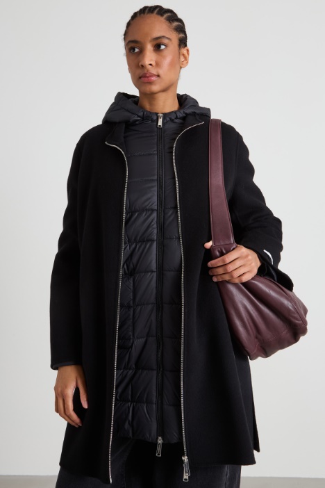 Cappotto e imbottito con cappuccio