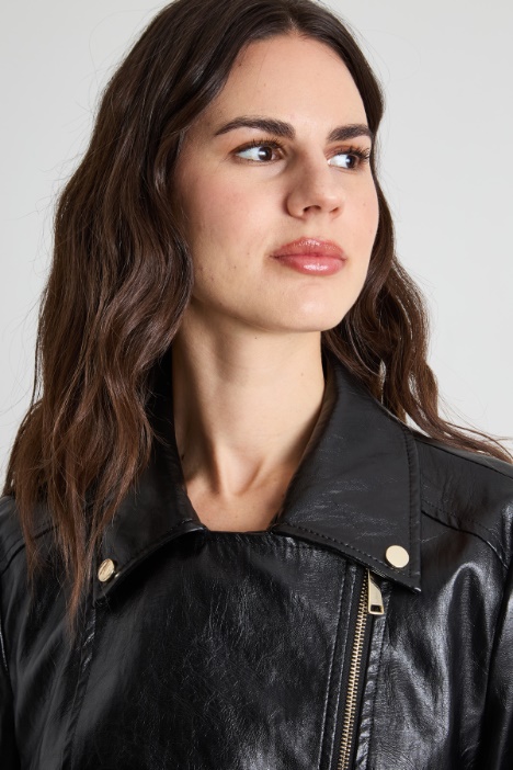 Chiodo in similpelle con cintura