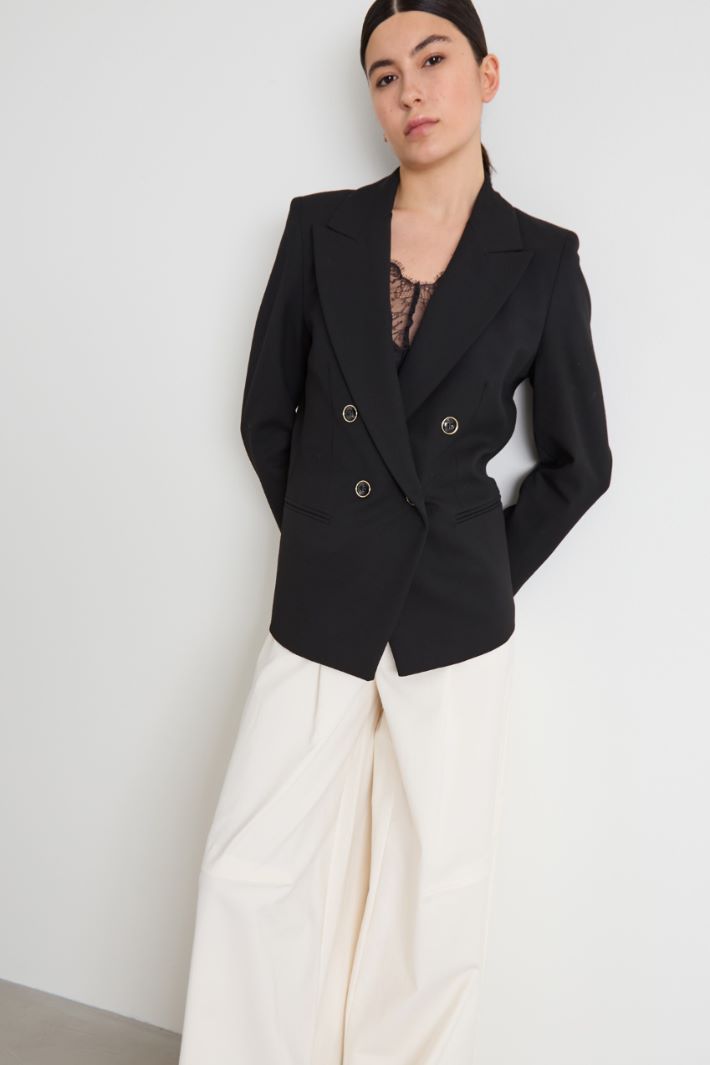Semi-fitted blazer Intrend