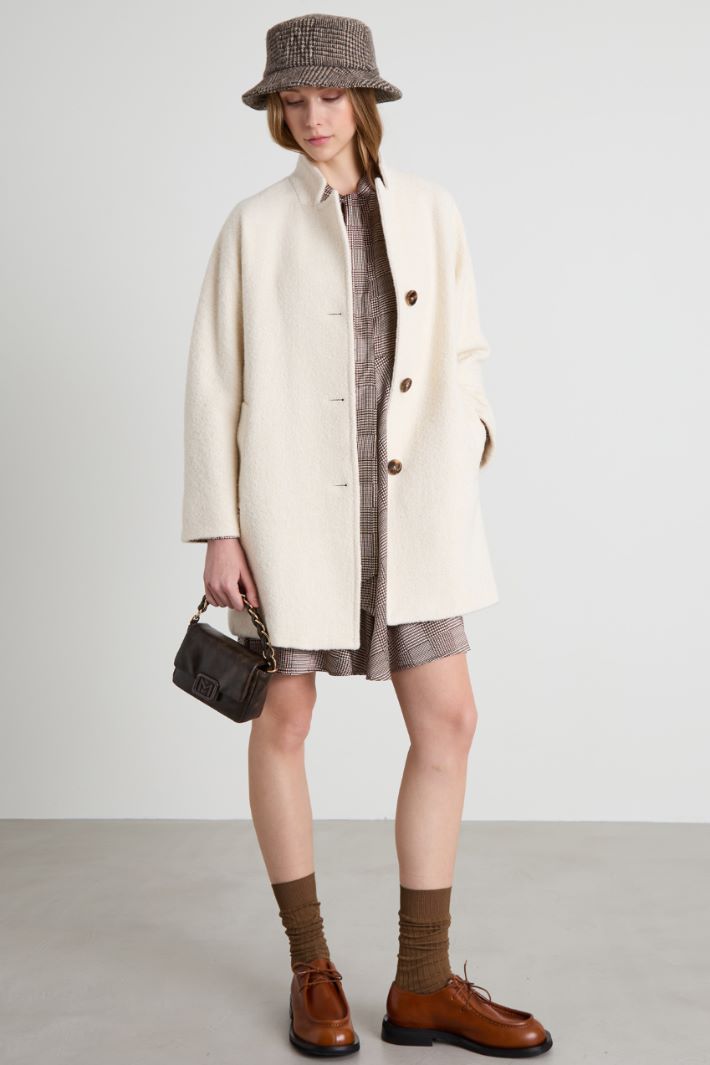 Single breasted coat with belt Intrend