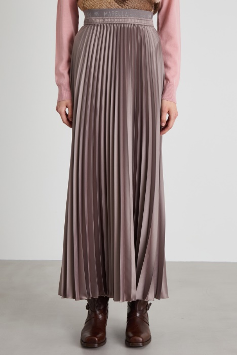 Falda plisada acampanada