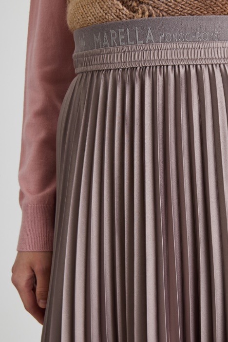 Falda plisada acampanada