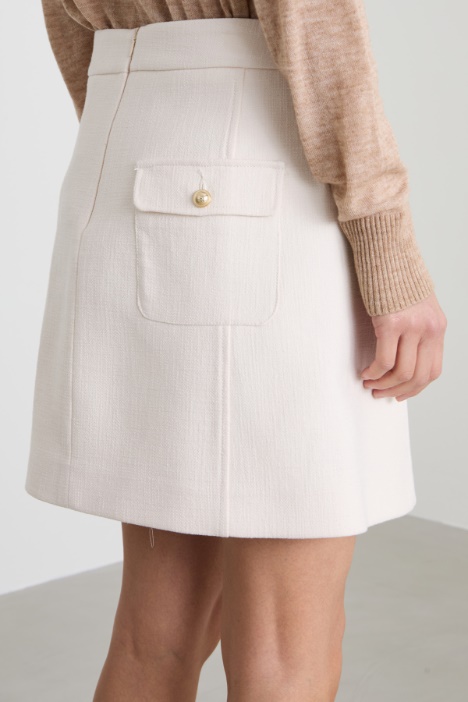 Gonna corta in stuoia