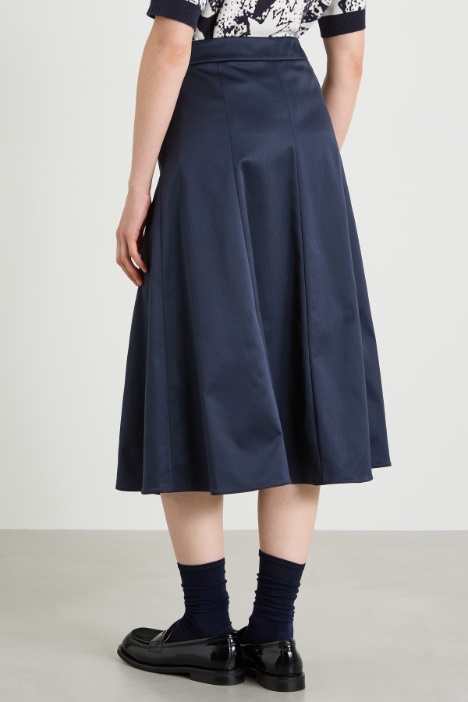 Falda acampanada con paneles