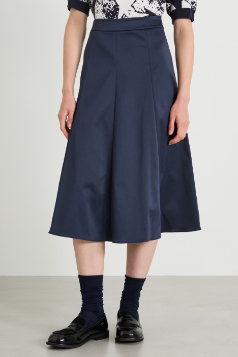 Falda acampanada con paneles