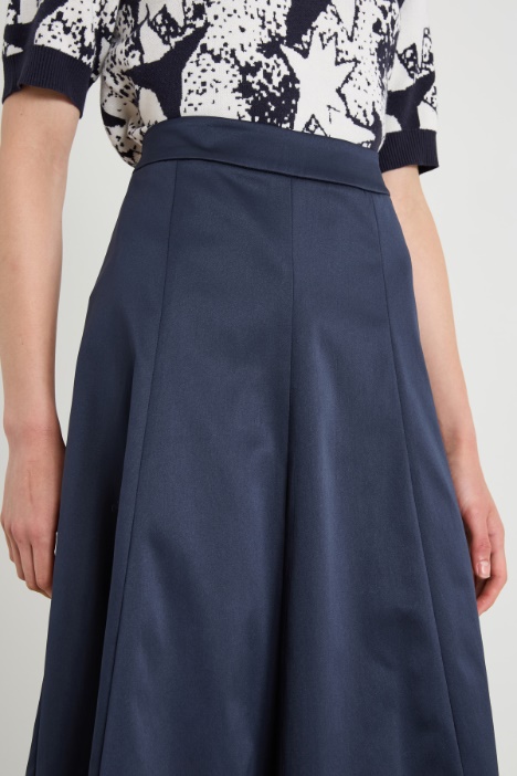 Falda acampanada con paneles