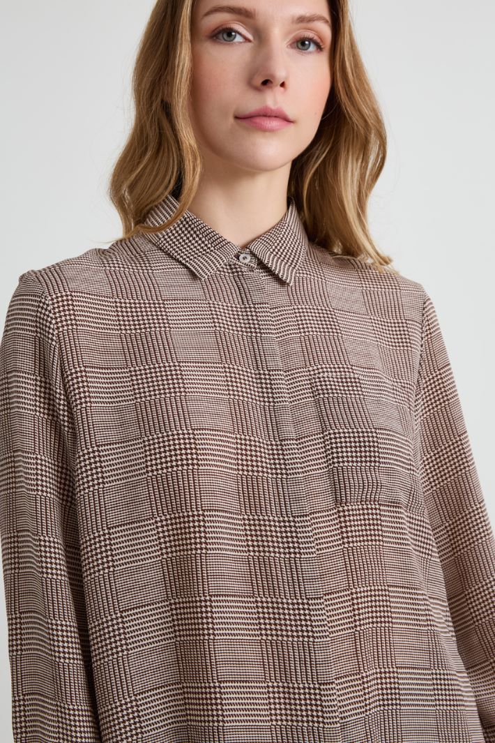 Patterned crepe shirt Intrend - 4