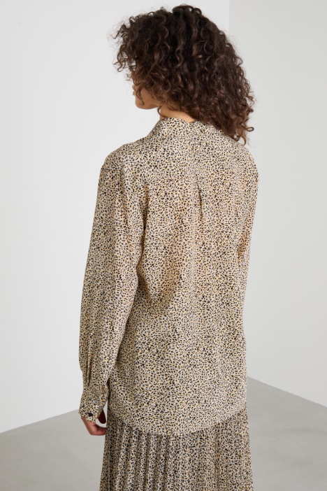 Camisa de crepé estampada