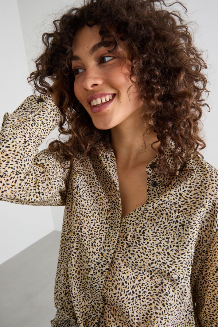 Patterned crepe shirt Intrend - 4
