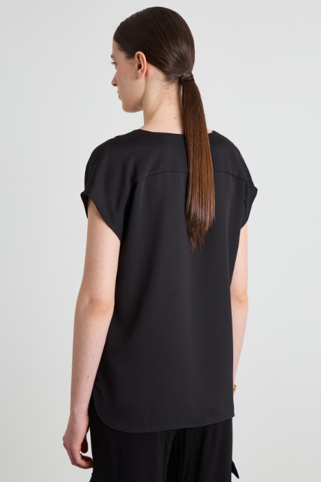 Blusa con piega ribattuta