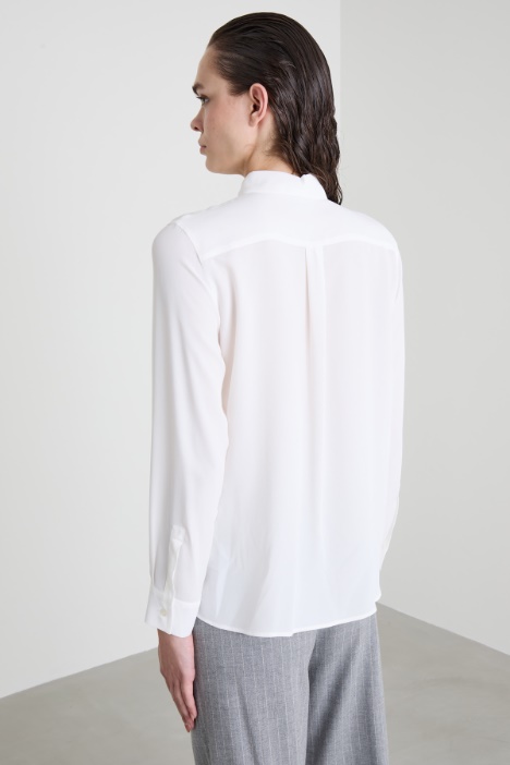 Camicia in crépe con taschini