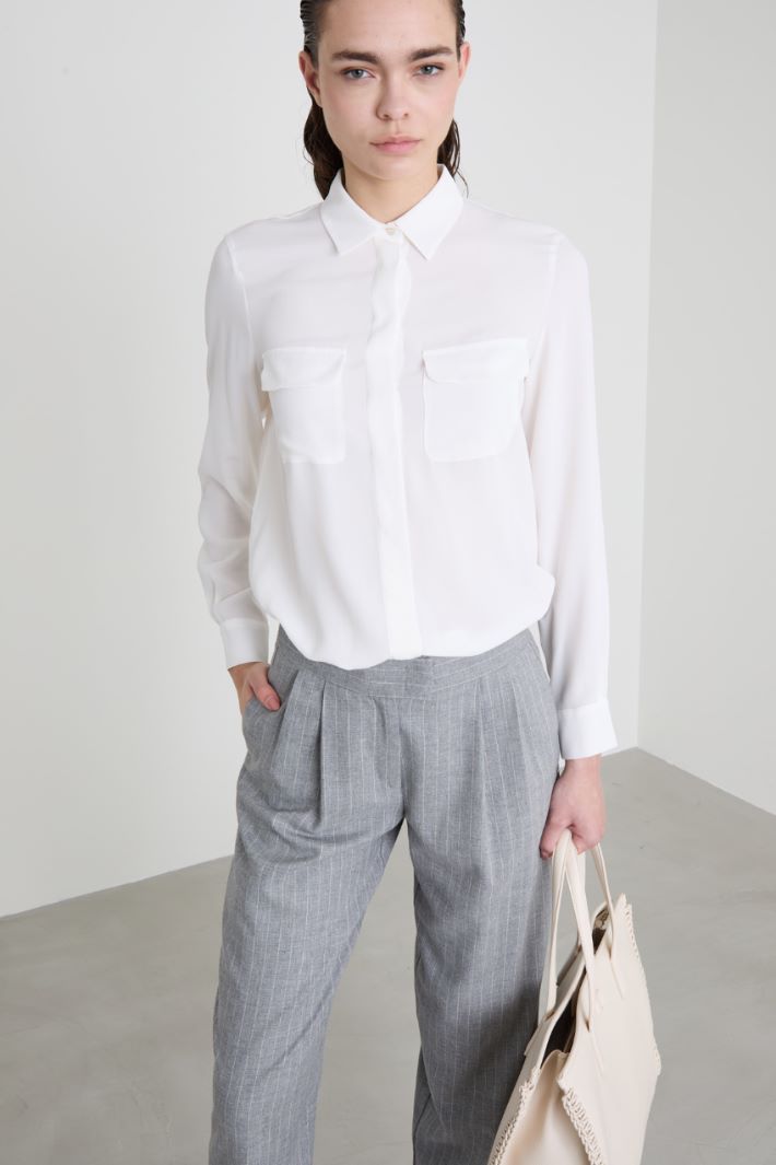 Pocket T-shirt in crepe fabric Intrend - 3