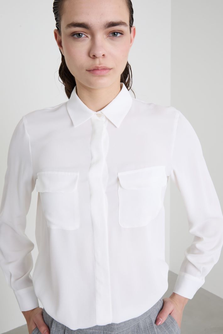 Pocket T-shirt in crepe fabric Intrend - 4