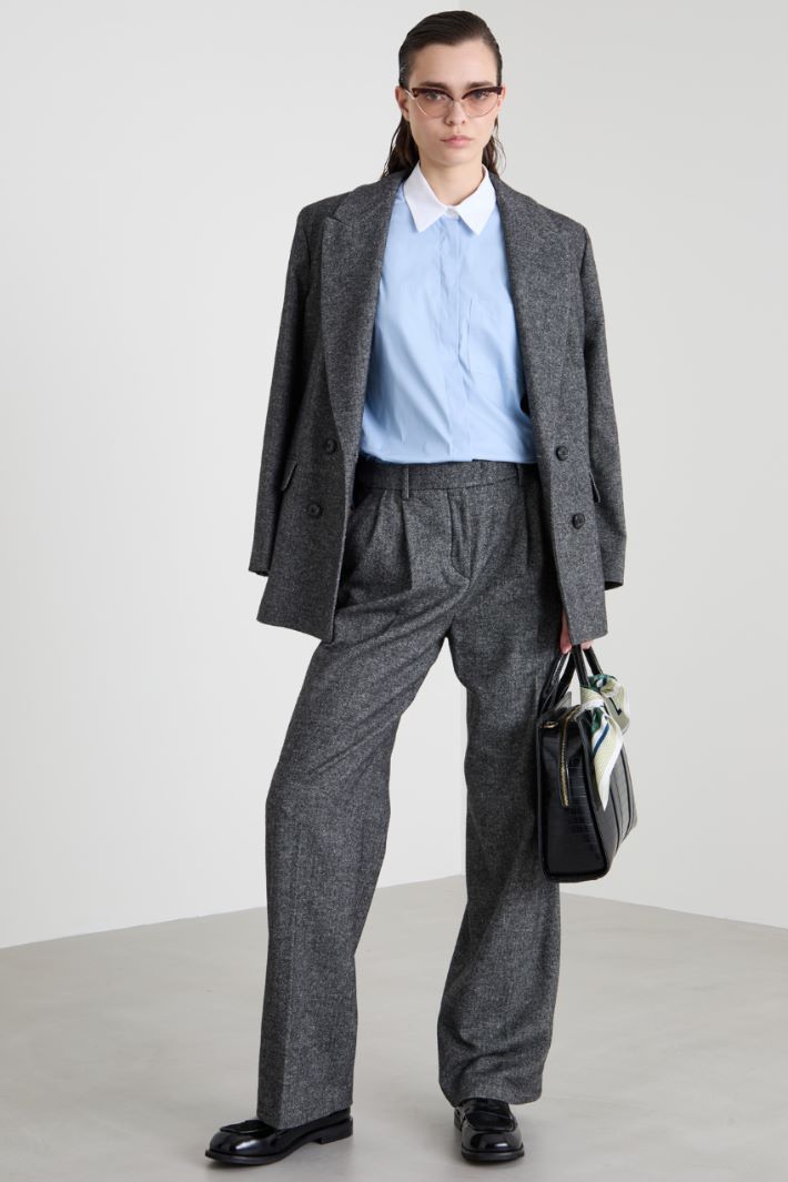 Shirt with contrasting details Intrend