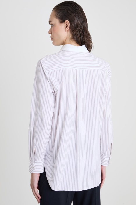 Camisa con detalles en contraste