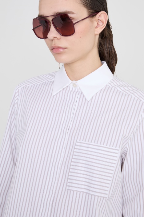 Camisa con detalles en contraste