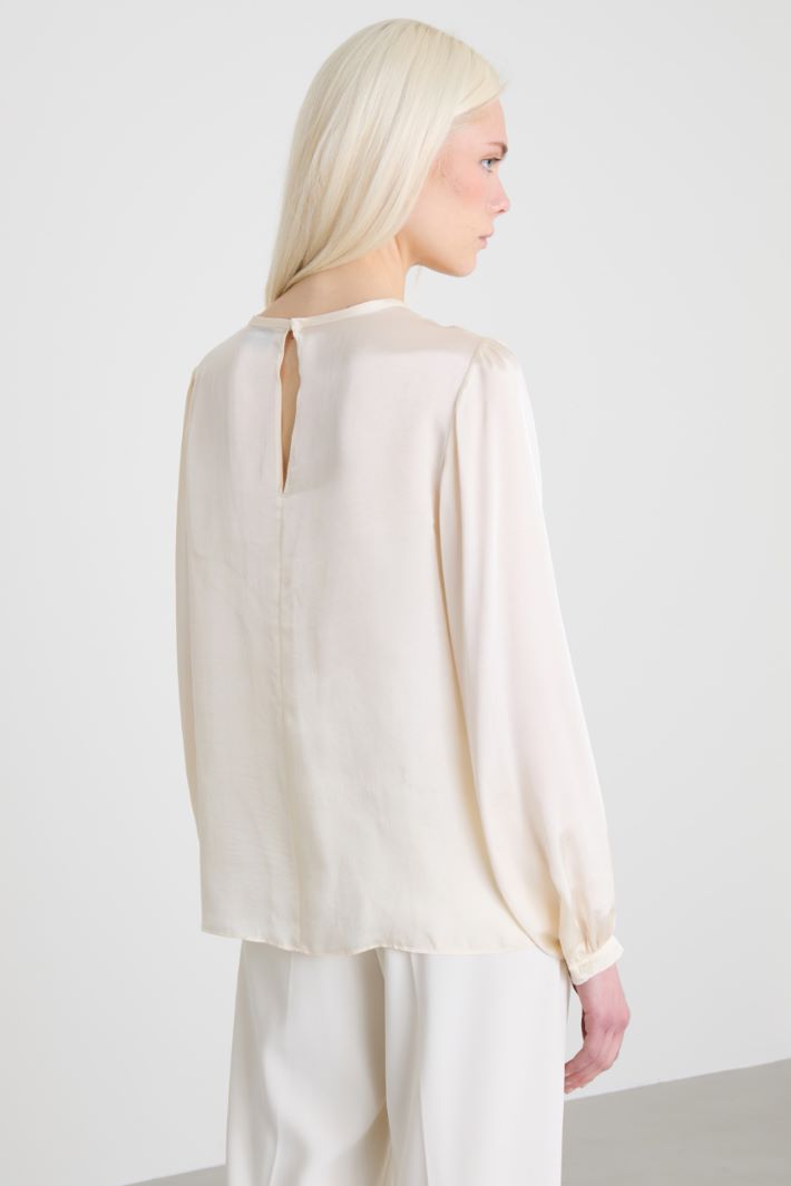 Blusa de satén de viscosa