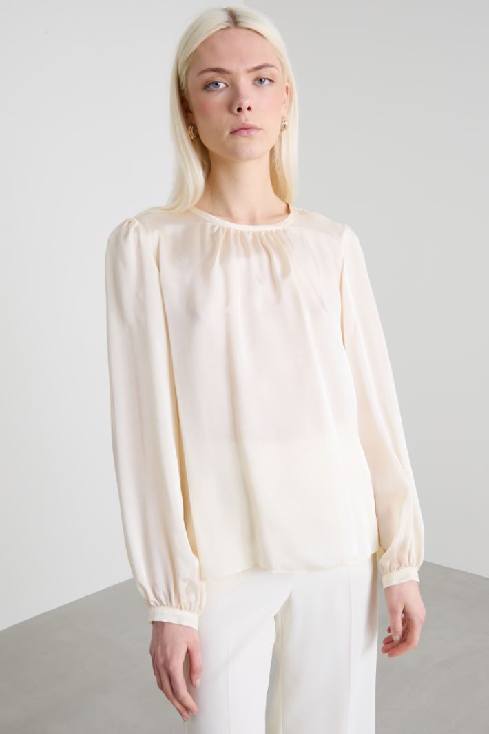Blusa de satén de viscosa