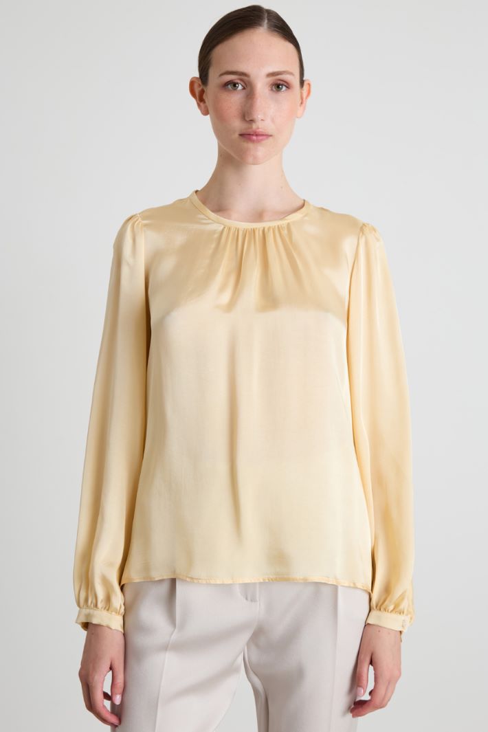 Viscose satin blouse Intrend