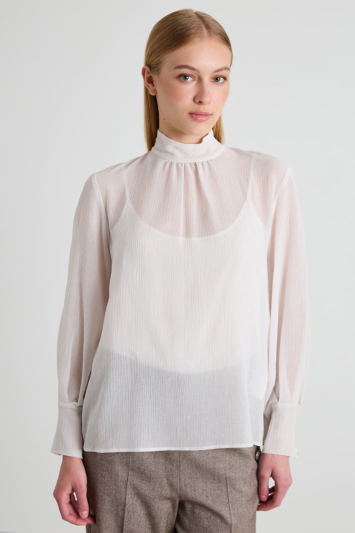 Blusa de cuello de tiras