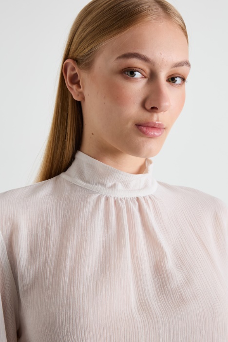 Blusa de cuello de tiras