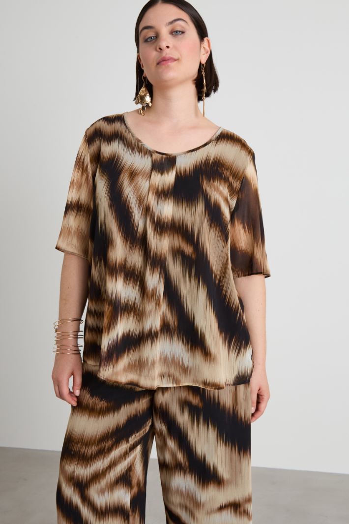 Top de georgette con motivo plisado  Intrend
