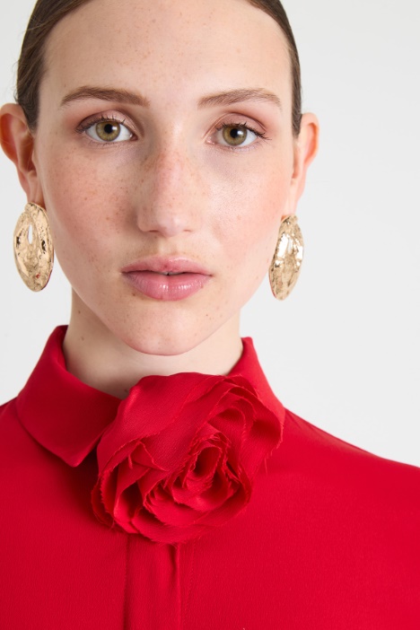 Camicia in seta con fiore
