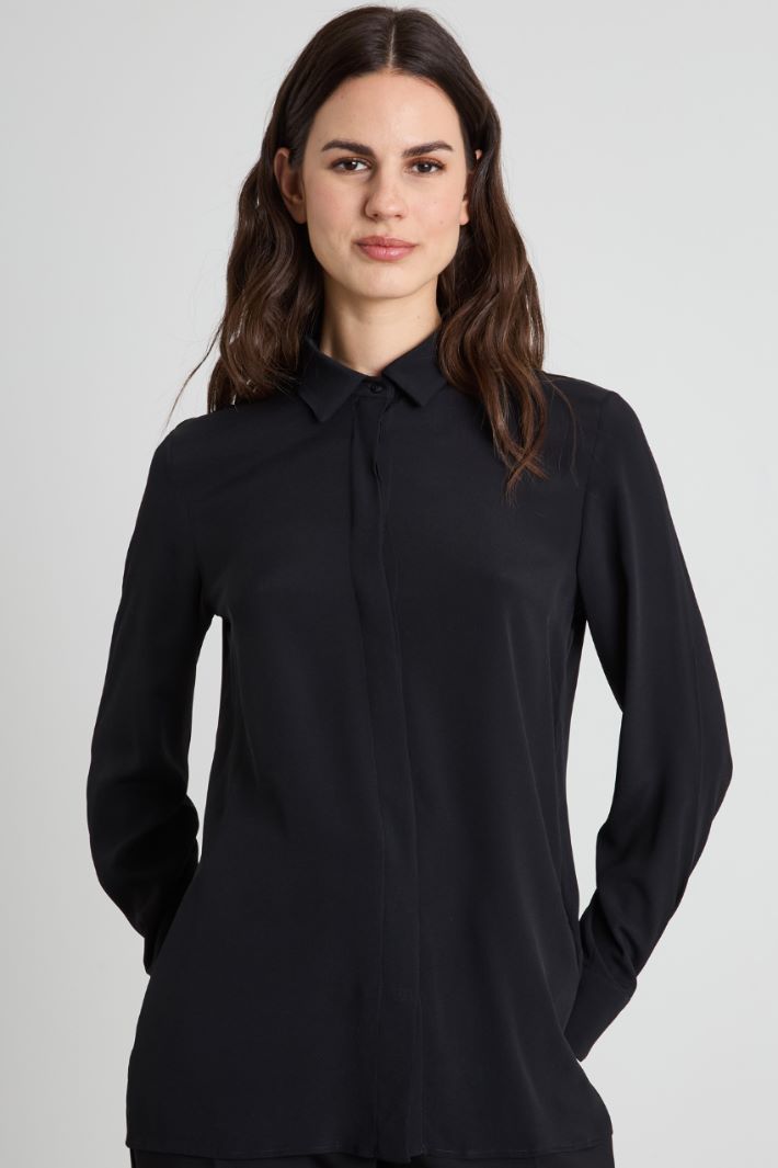 Camisa de seda con detalle de flores Intrend - 3