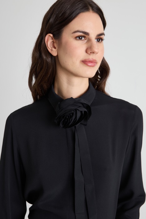 Camicia in seta con fiore