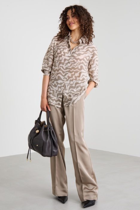 Crepe shirt with flower Intrend