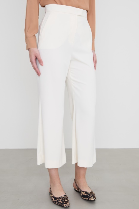 Pantaloni flare