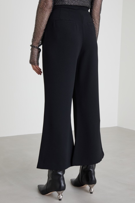 Pantaloni flare