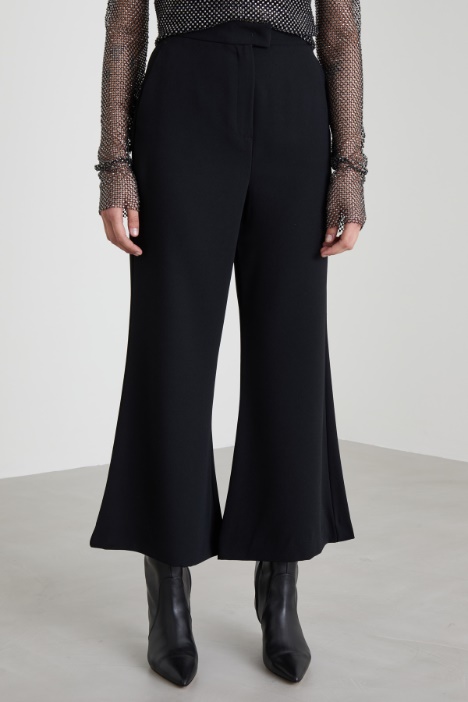 Pantaloni flare