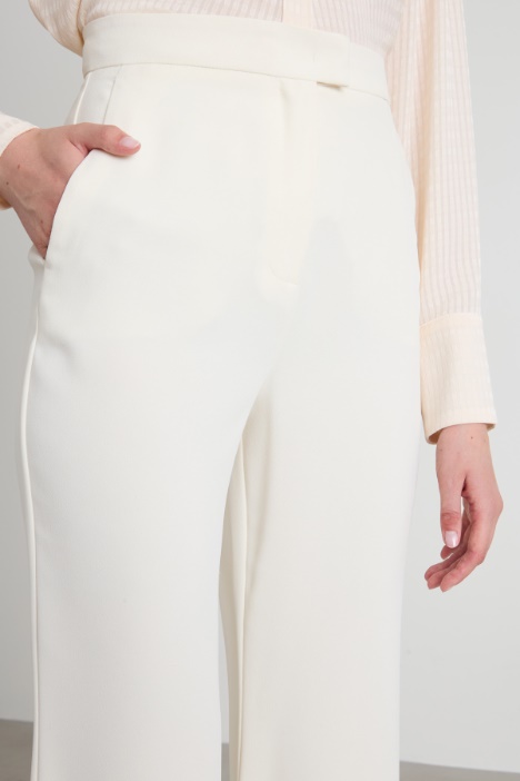 Pantalón acampanado