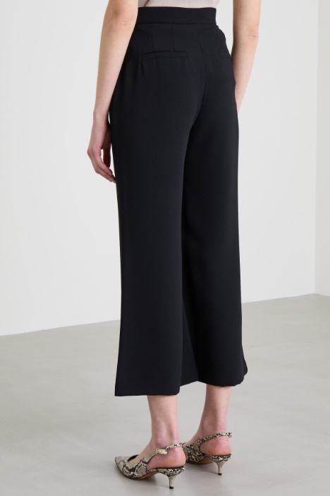 Pantalón acampanado