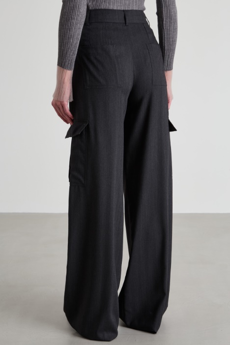 Pantalón cargo de pernera ancha