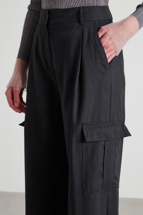 Pantalón cargo de pernera ancha