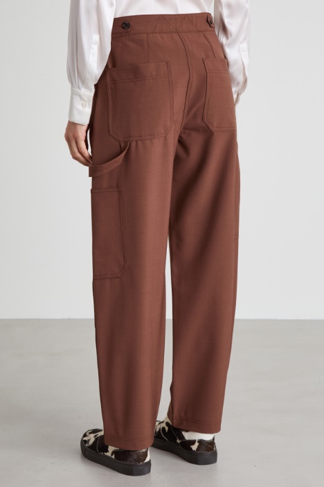 Pantaloni con tasche applicate