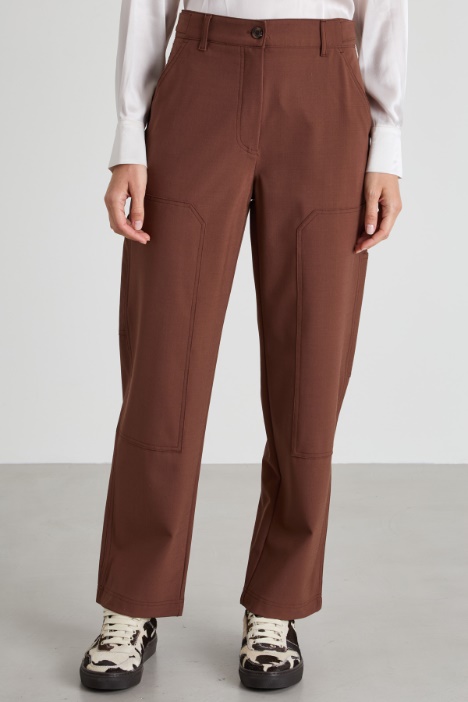 Pantaloni con tasche applicate