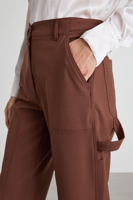 Pantaloni con tasche applicate