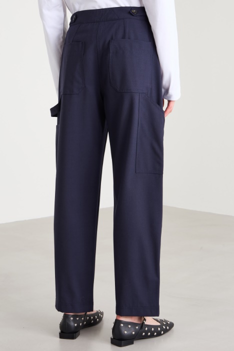 Pantaloni con tasche applicate