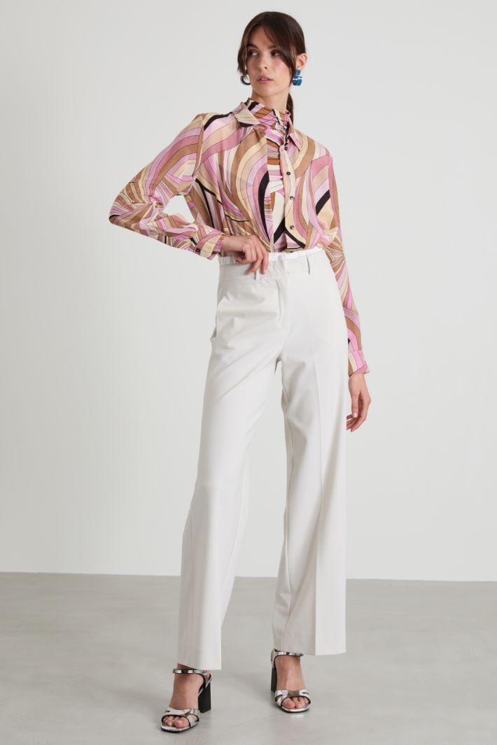 Trousers with satin detail Intrend
