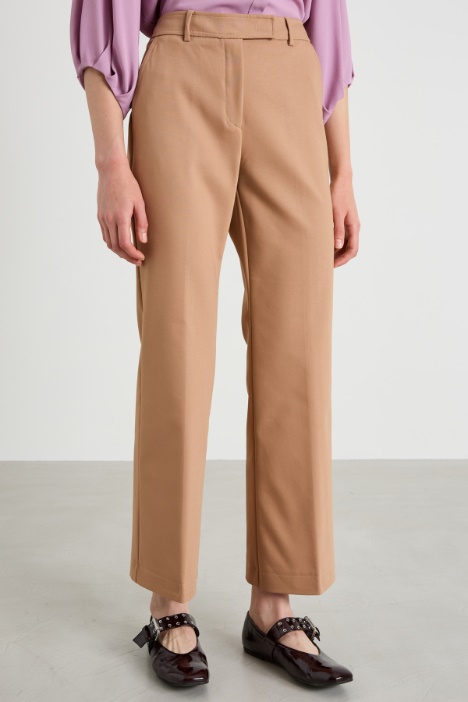 Pantaloni flare