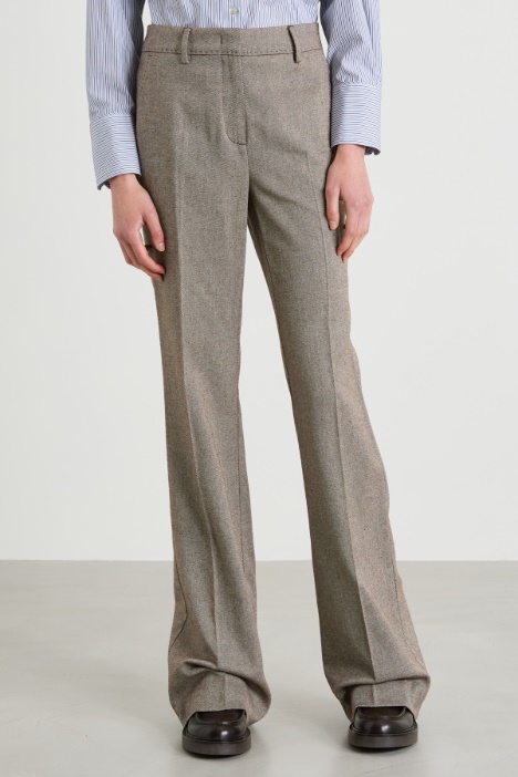 Pantaloni flare in tessuto diagonale