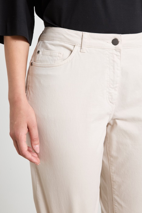 Pantaloni slim in raso