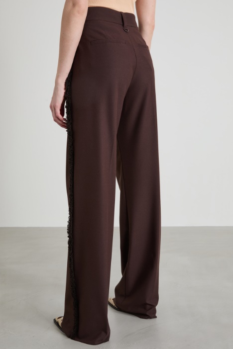 Pantaloni con frange